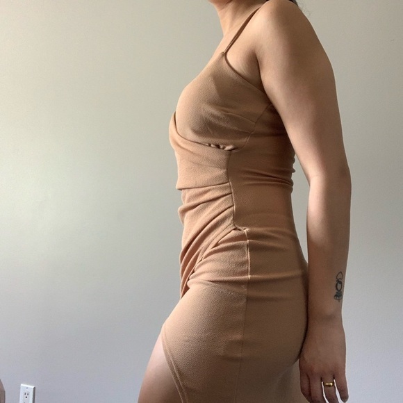 👗 Pretty Little Thing Tan Slip V-Neck Midi Dress - Women’s Size  Medium👗 - Picture 4 of 9